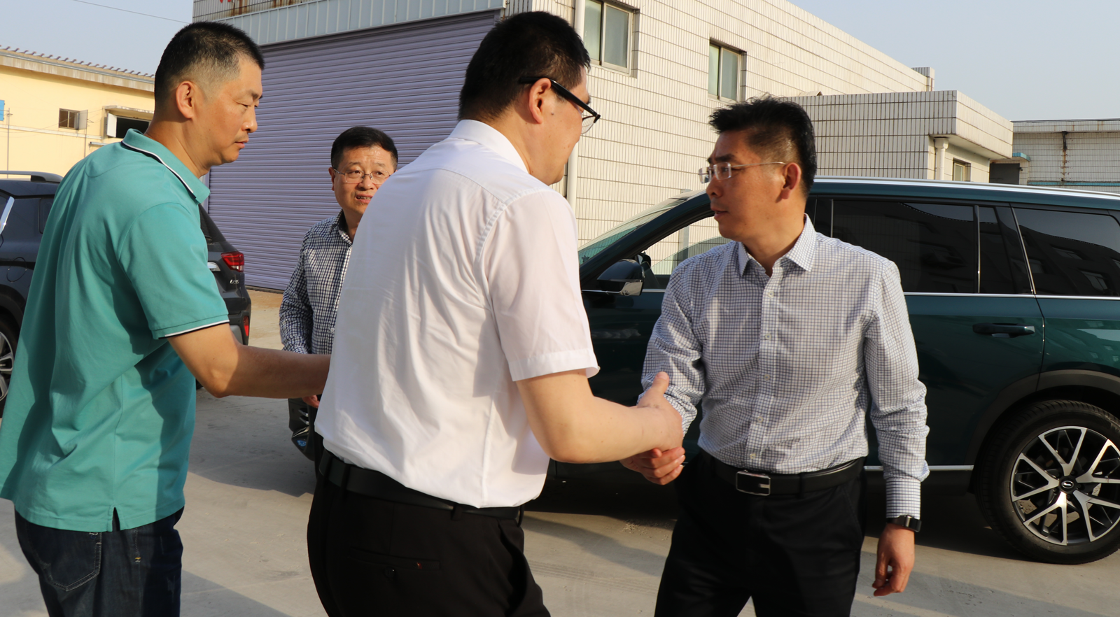 朱总与吴德柱理事长合影.png